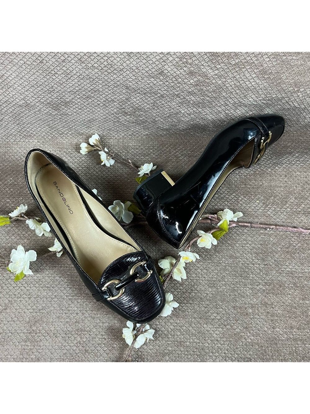 Bandolino Astinn Black Pumps w/ Gold Clasp, sz 7.5, EUC